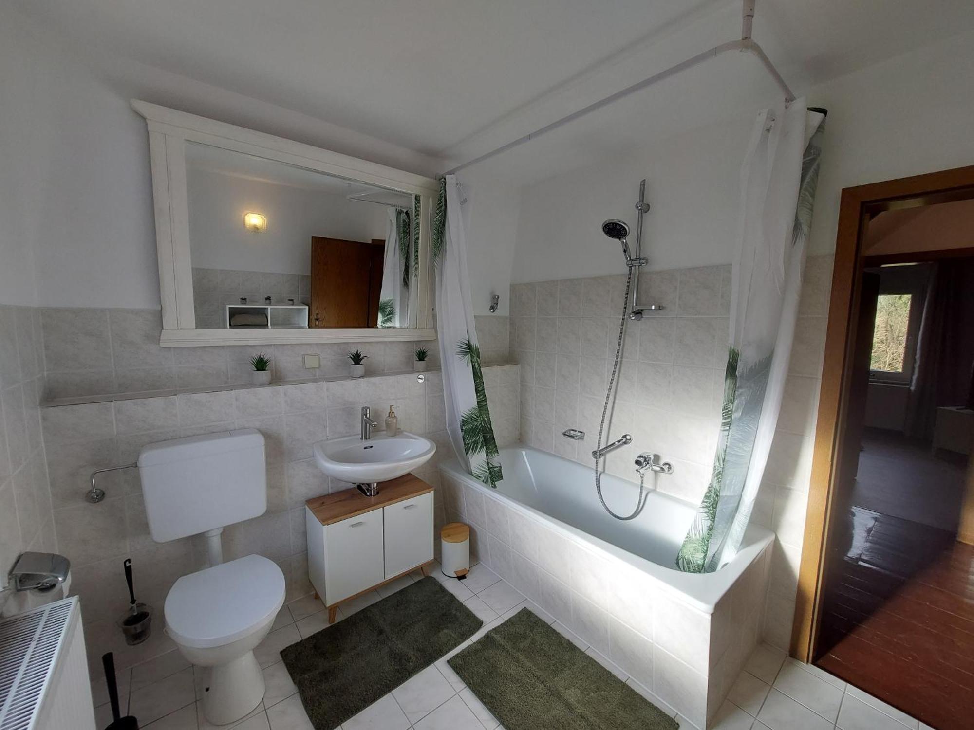 Cozy Home, 7 Beds, Wifi, Kitchen, Balcony, Bielefeld Center Exterior foto
